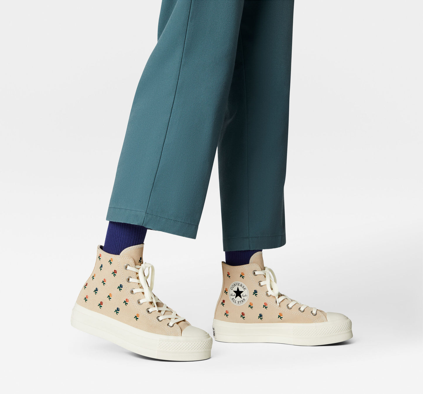 Women's Converse Chuck Taylor All Star Lift Platform Embroidered Roses Hi Top Shoe, A04300C Multi Sizes Farro/Egret/Midnight Clover